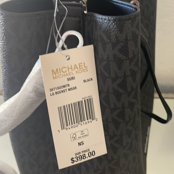 Michael Kors Large Bucket Messenger - Picture 3 of 10